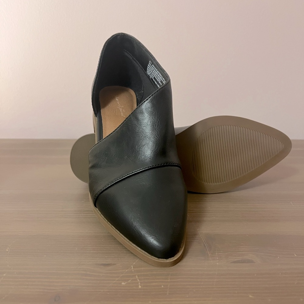 Universal Thread Womens Asymmetric Flat
